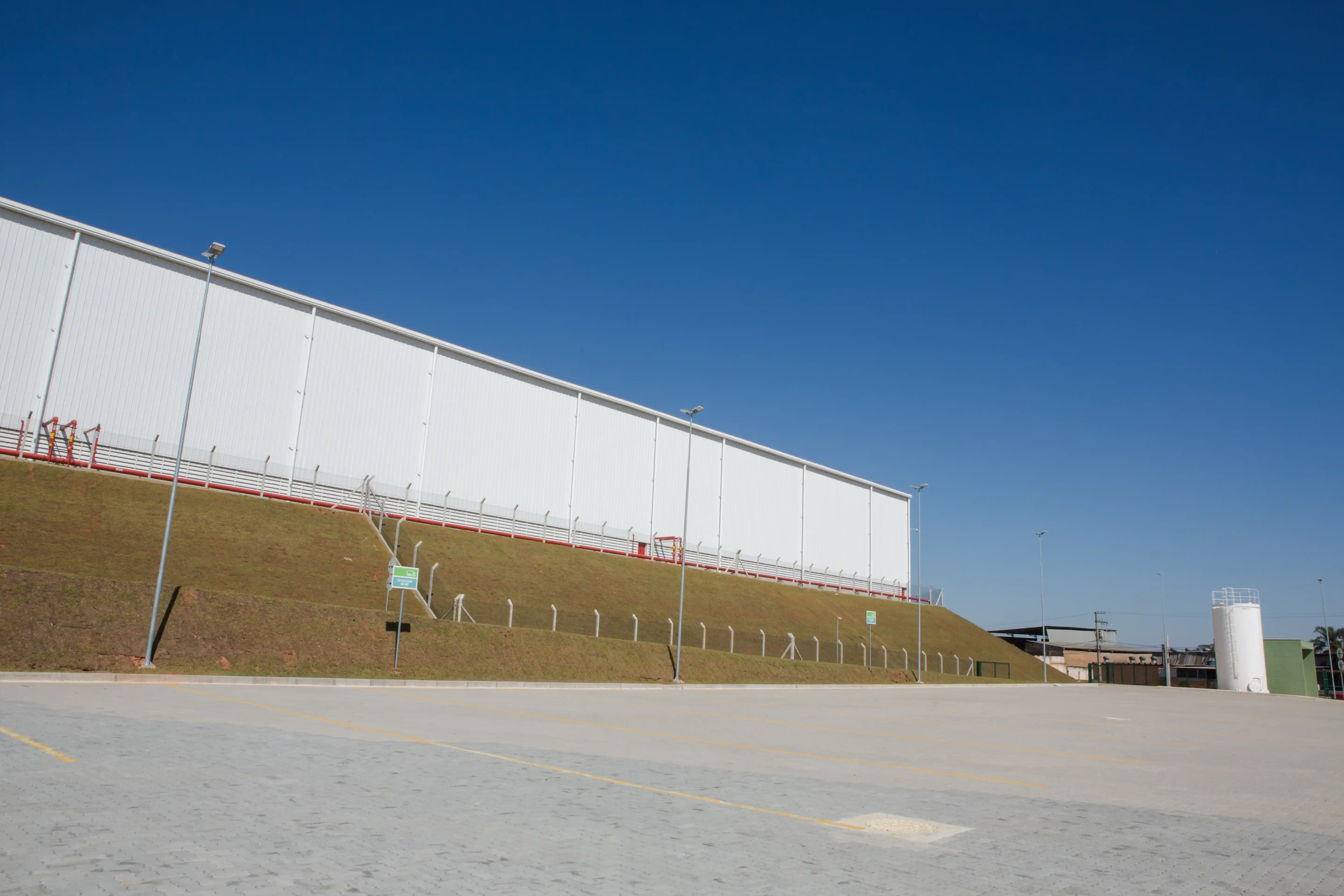 Galpão logístico e imóvel industrial em Diadema para locação e venda com docas, pé-direito alto e acesso à Imigrantes, Anchieta e Rodoanel