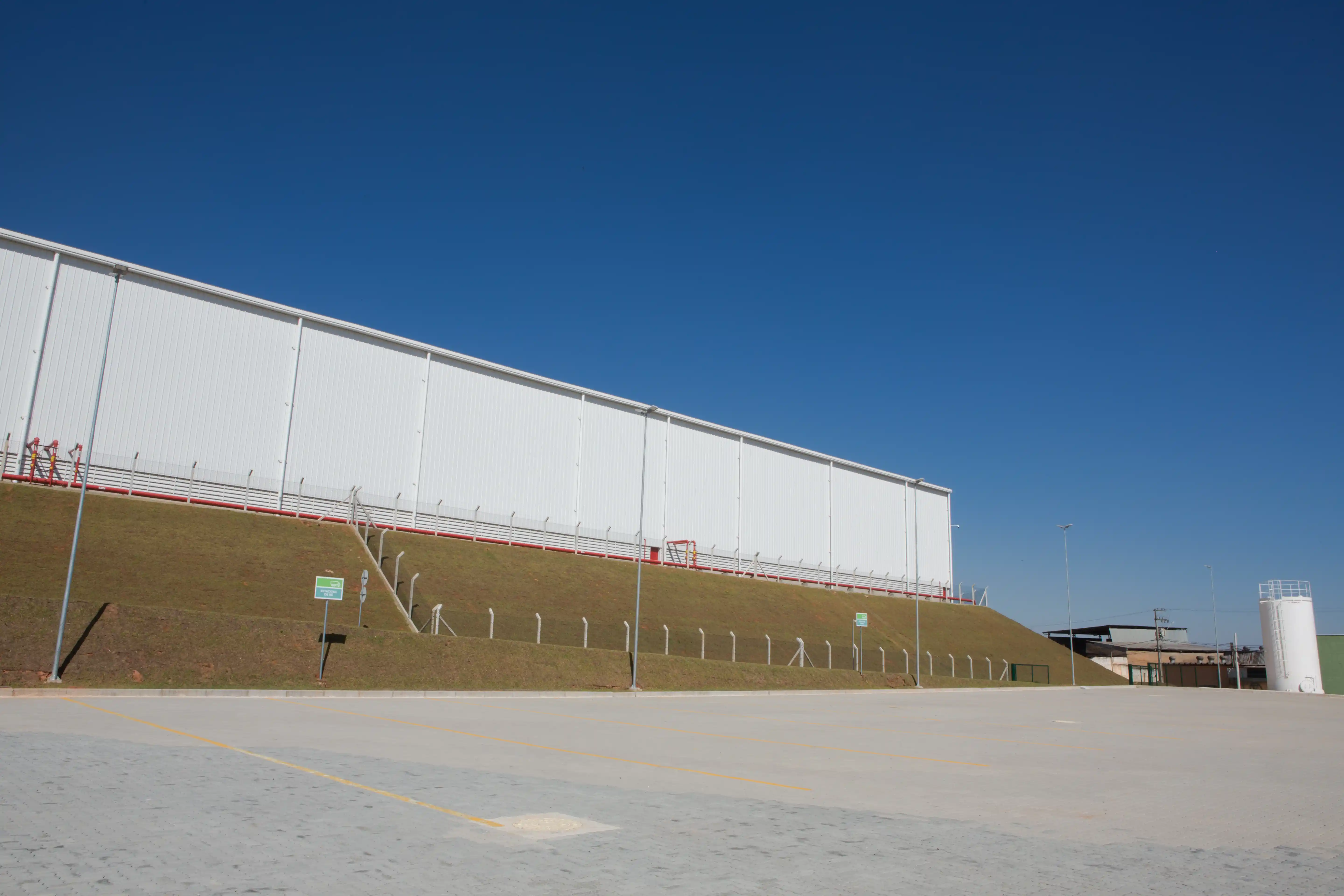Catena & Castro Real Estate — gestão, reposicionamento e locação de imóveis industriais, logísticos e comerciais
