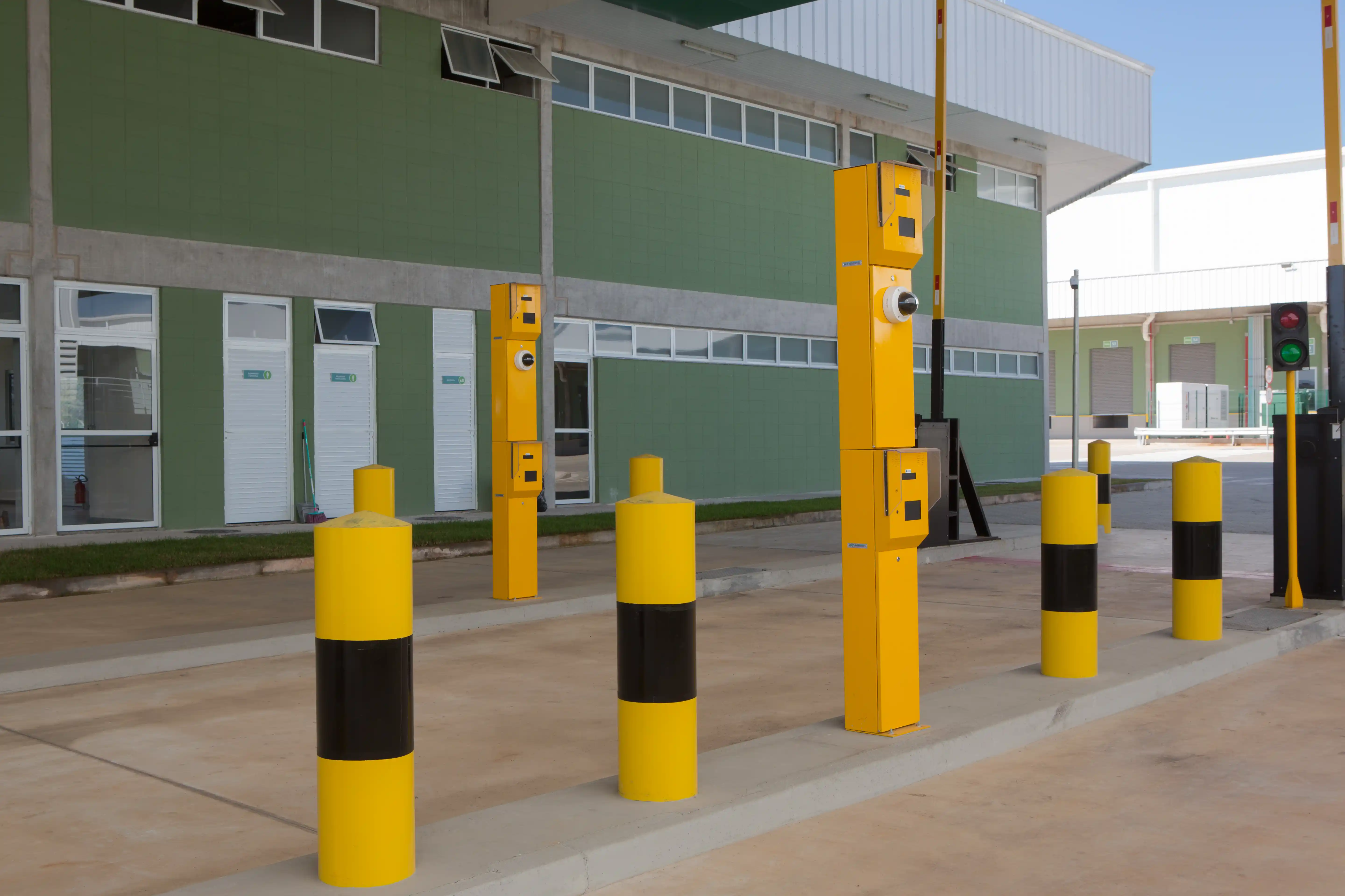 Galpão industrial para locação em São Bernardo do Campo com docas e pé-direito alto