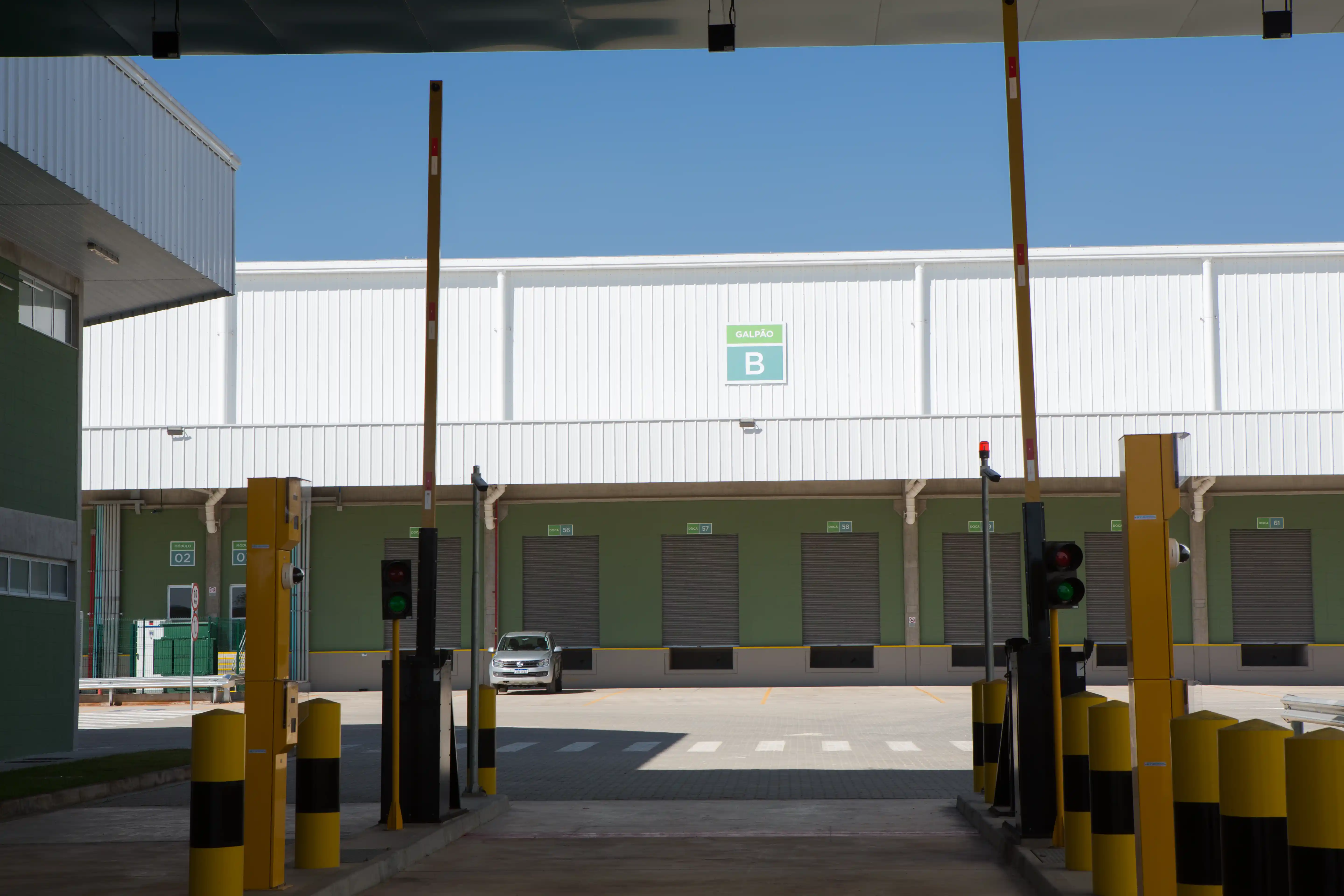 Galpão industrial e logístico para locação  e venda em São Bernardo do Campo com docas e pé-direito alto