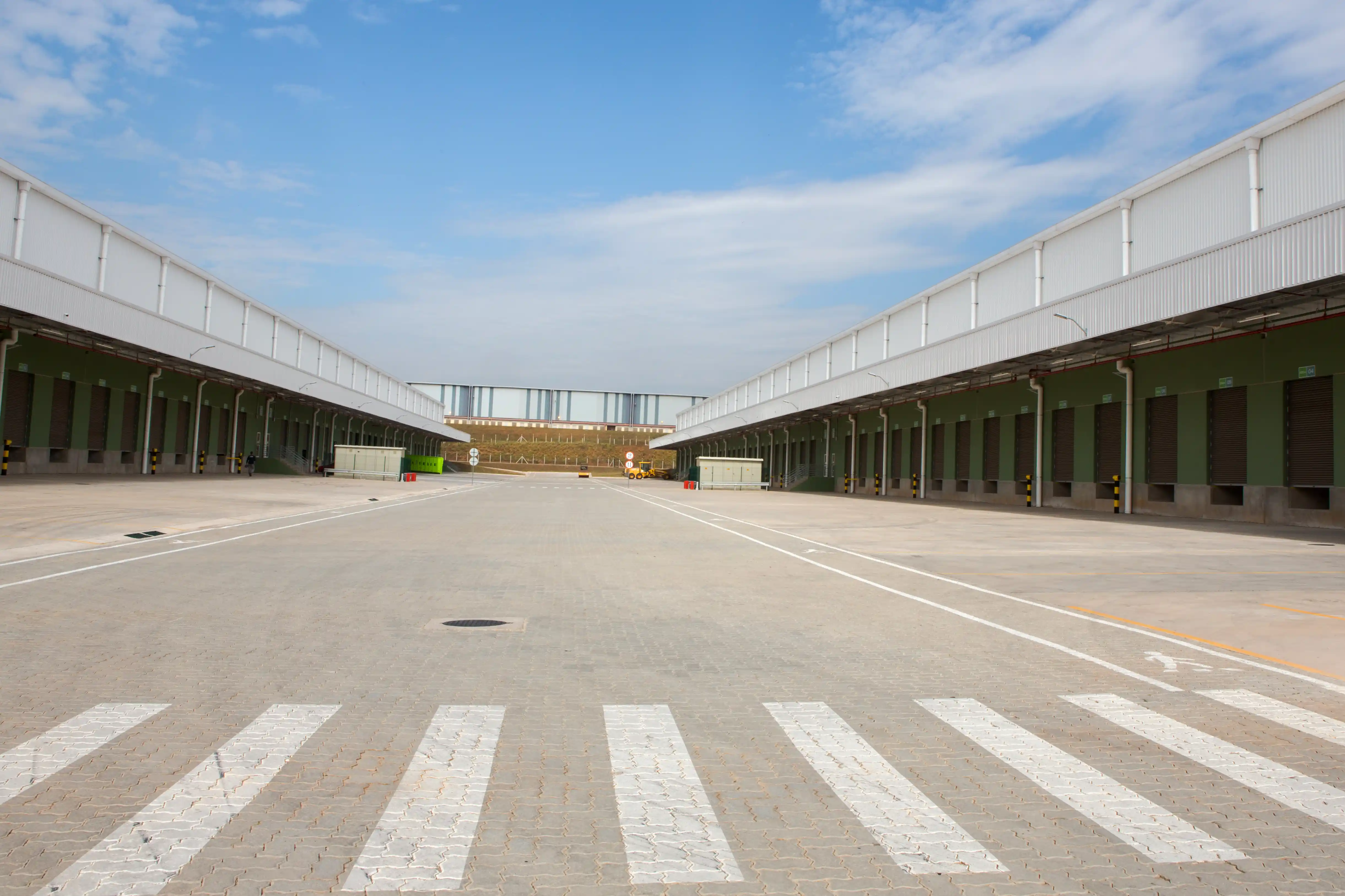 Galpão industrial e logístico para locação  e venda em São Bernardo do Campo com docas e pé-direito alto