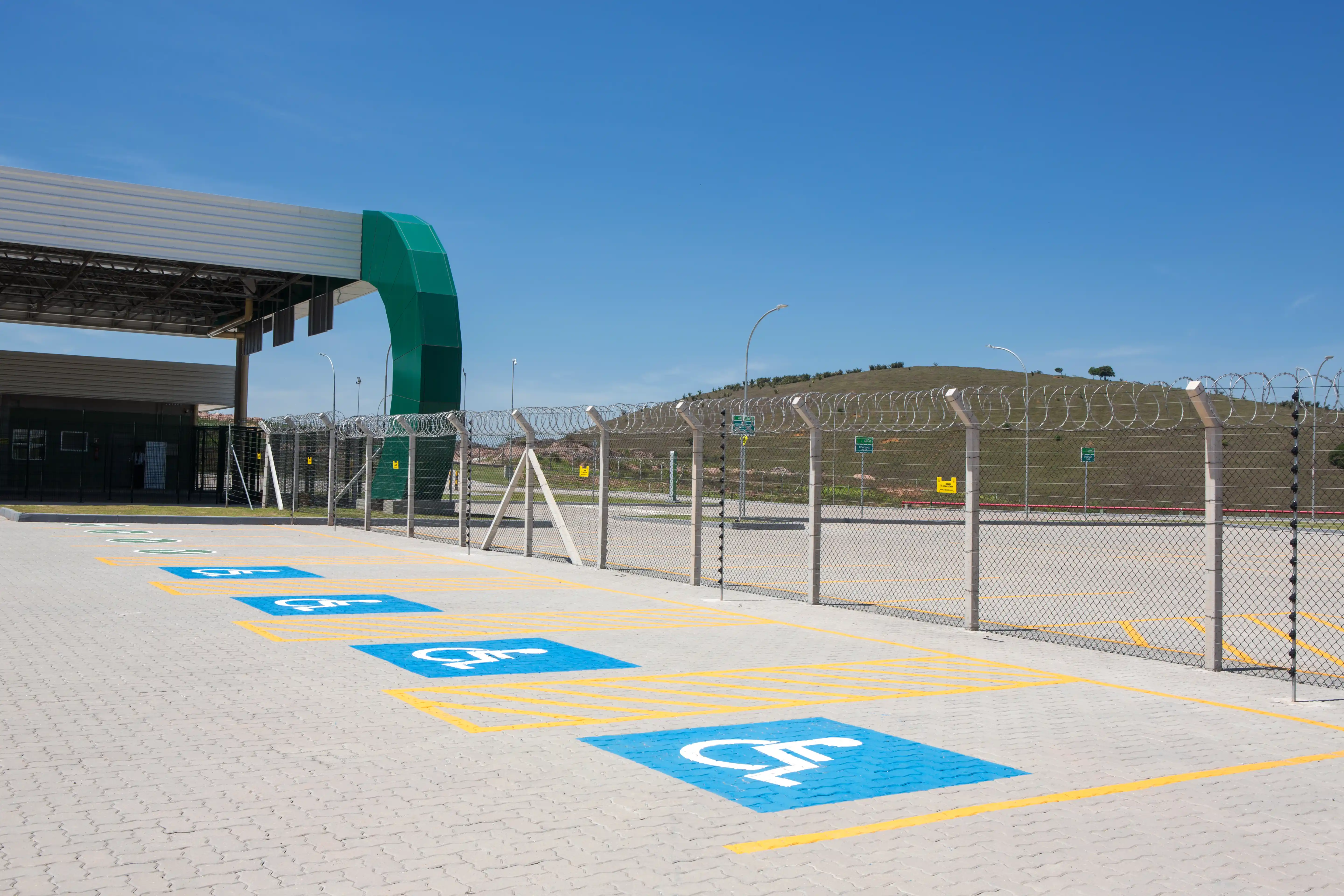 Galpão industrial para locação em São Bernardo do Campo com docas e pé-direito alto
